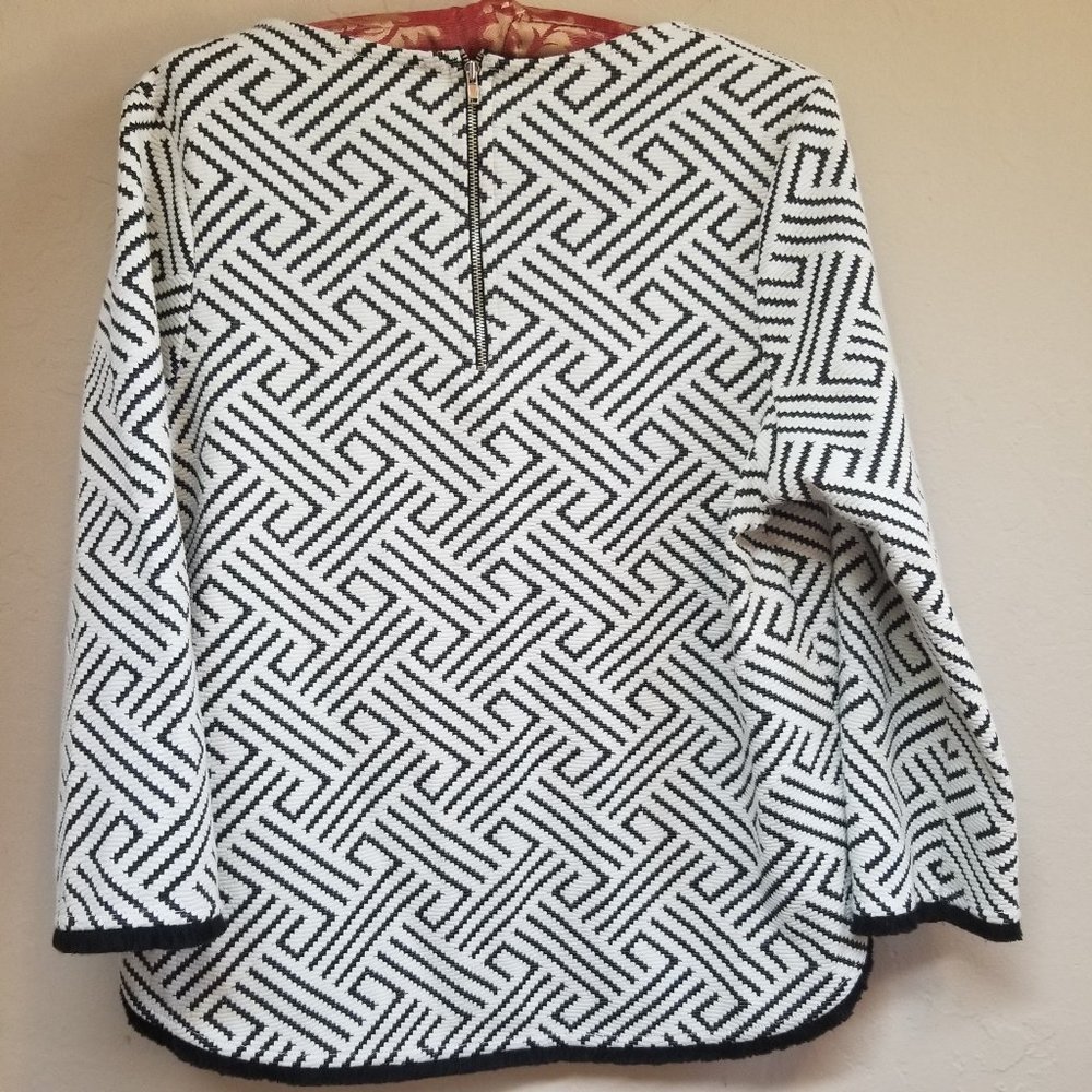 W5 Black & White Geometric Print 3/4 Sleeve Top - Picture 2 of 6
